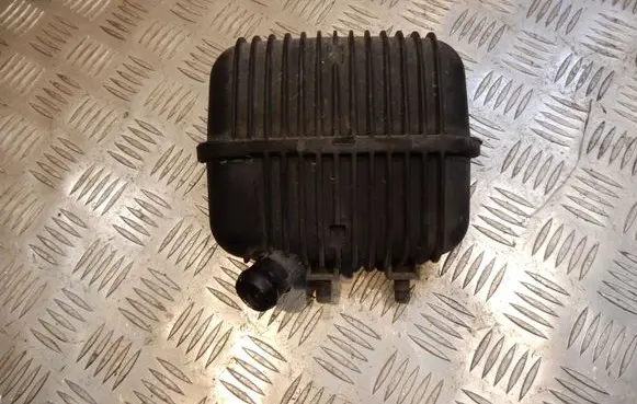 Vacuum air tank