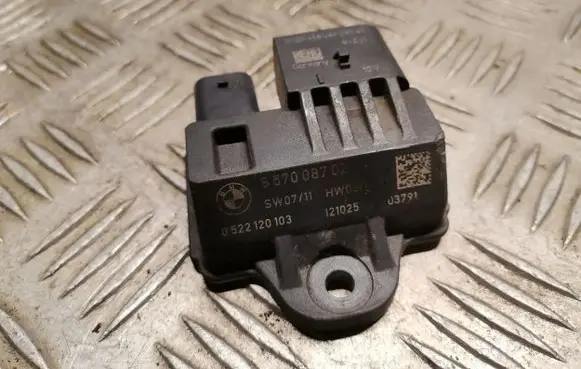 BMW 5 F10 F11 Glow plug pre-heat relay 8570087