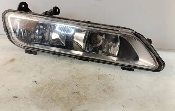 Volkswagen PASSAT B7 Front fog light 176623