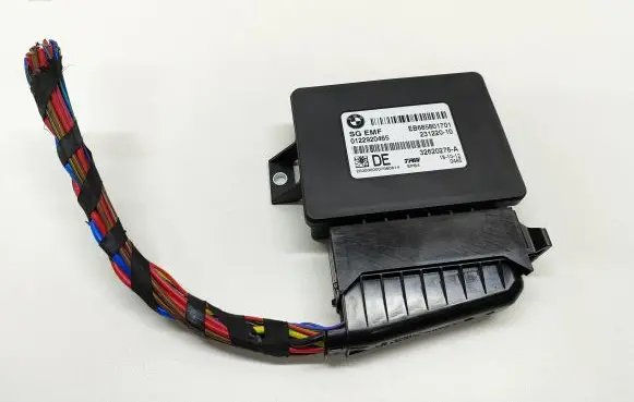 BMW 5 F10 F11 Hand brake control module 685801701 0122920465 23122010