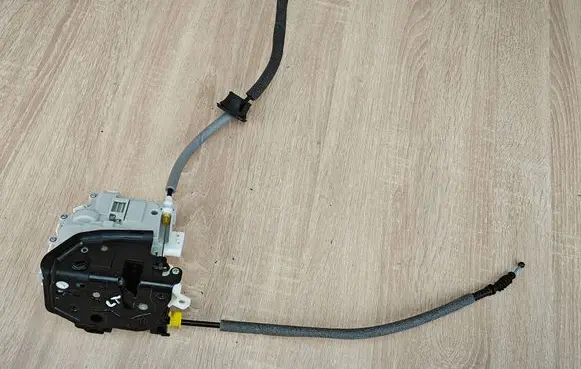 Audi A4 S4 B9 Rear door lock 8X0839015E