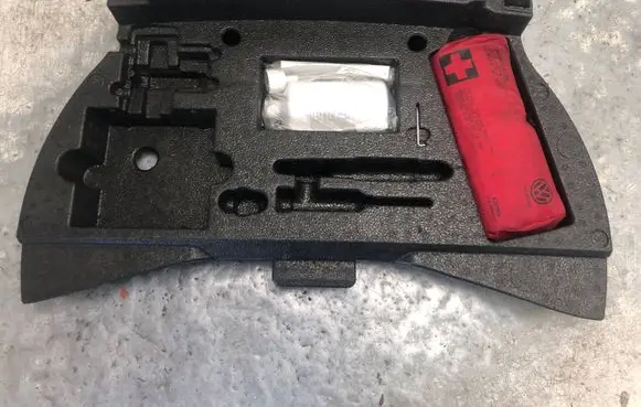 Volkswagen Touran III Tool set 5TA012115D