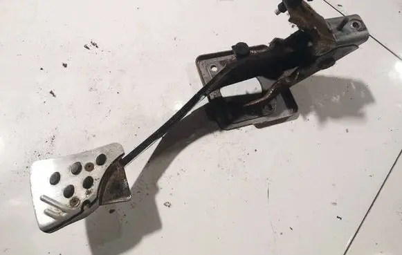 Mitsubishi Grandis Brake pedal 
