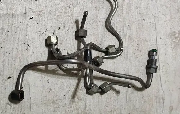 Mercedes-Benz GLA W156 X156 Fuel injector supply line/pipe 