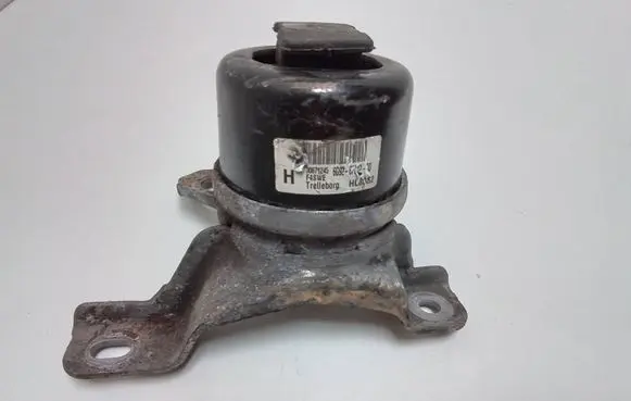 Volvo S60 Engine mount bracket 30671245