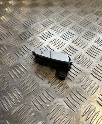 Mercedes-Benz C AMG W205 Seat heating switch A2139057302 6326 13275595