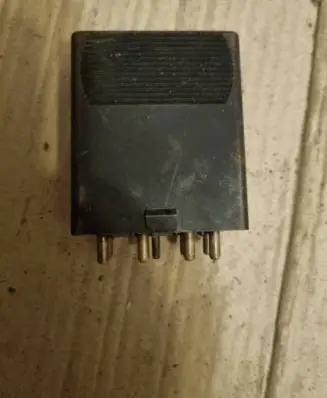 Mercedes-Benz 100 W631 Fuel pump relay 0065458732 05999610