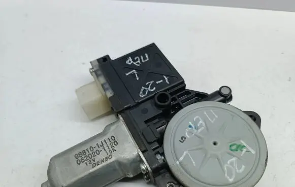 Hyundai i20 (PB PBT) Front door window regulator motor 988101J110 0620201120