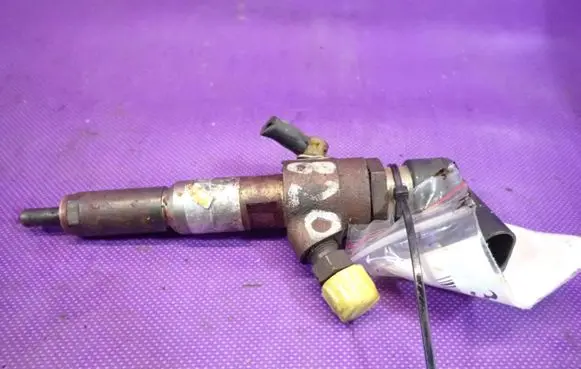 Toyota Aygo AB10 Fuel injector 9654551080