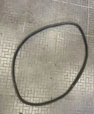 Nissan Navara D40 Rear door rubber seal (on body) 