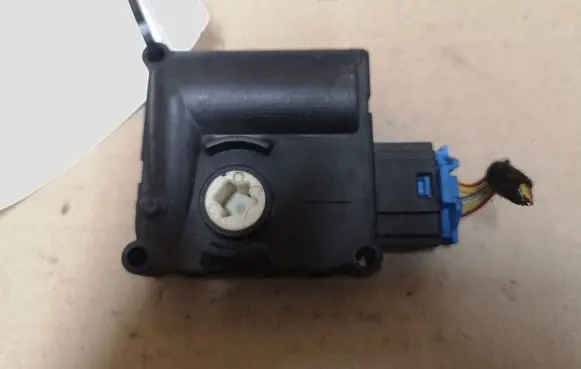 Audi A6 S6 C6 4F Air flap motor/actuator 0132801359 4F0820511A