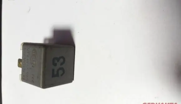 Volkswagen PASSAT B5 Other relay 141951253B