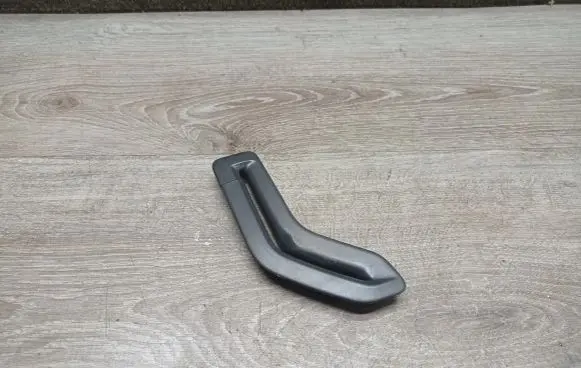 Volvo V50 Seat belt trim 8665744