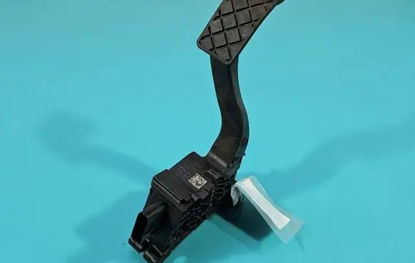 Skoda Fabia Mk4 (6VA) Accelerator throttle pedal 2Q1723503 IMPRK1605164