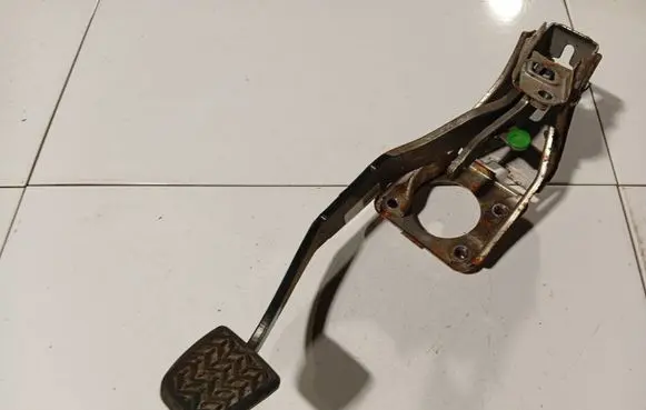 Toyota Yaris Brake pedal 