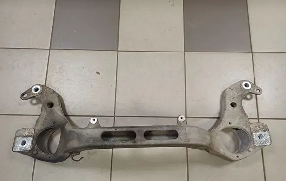 Volkswagen Touareg I Front subframe 7L6199207