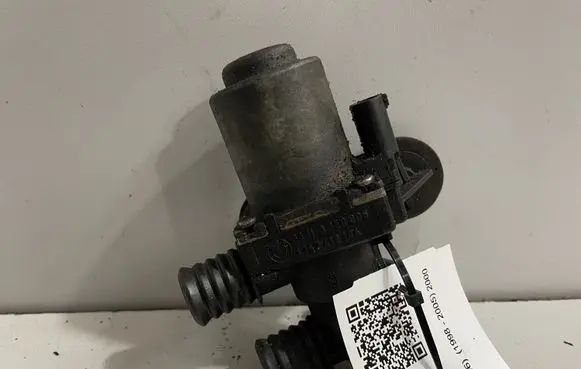 BMW 3 E46 Coolant heater control valve 8369805