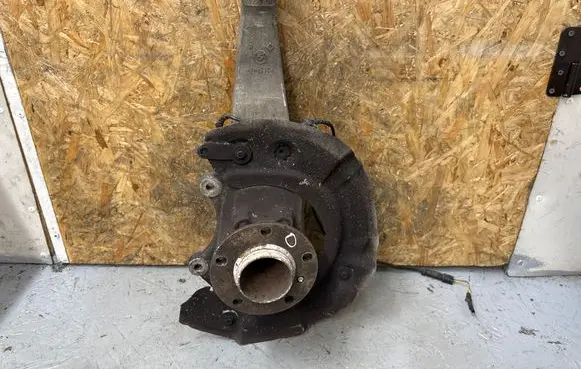 BMW 5 GT F07 Front wheel hub