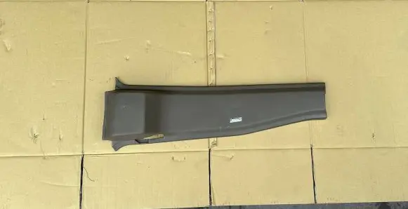 Mitsubishi Pajero (B) pillar trim (bottom) MB742715 XB476235 XB476233