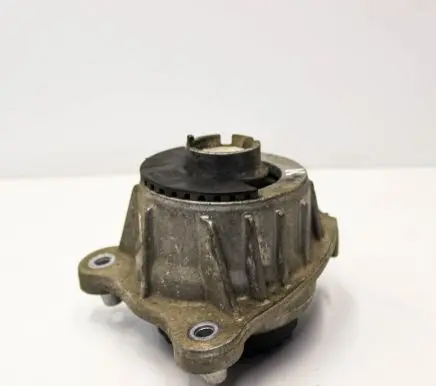 Mercedes-Benz Vito Viano W447 Engine mount bracket A4472410213