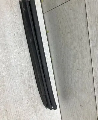 Volkswagen Beetle A5 Front door glass trim molding 