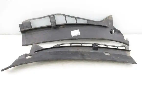 Skoda Octavia Mk1 (1U) Wiper trim 1U0819404B 1U0819403B