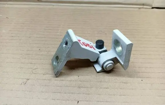 Skoda Kodiaq Front door lower hinge 