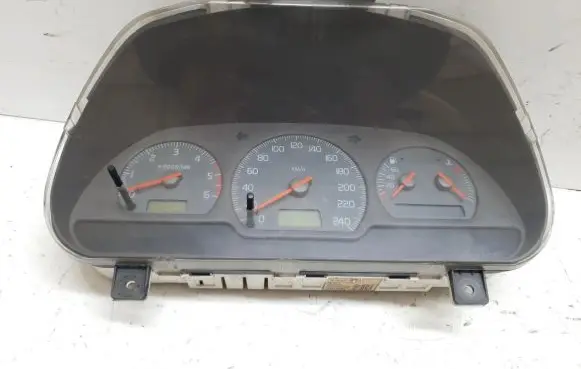 Volvo V40 Speedometer (instrument cluster) 30857484