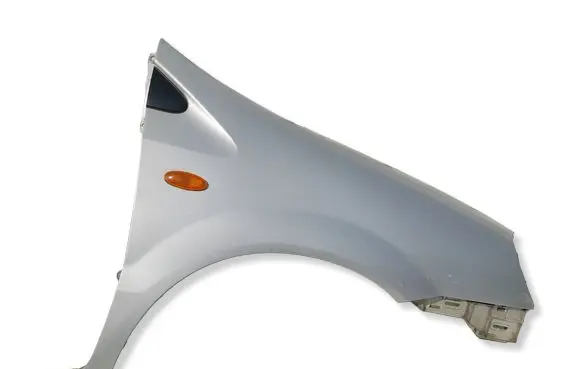 Nissan Almera Tino Fender 51C11