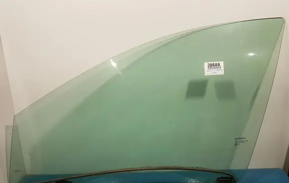 Renault Fluence Front door window glass four-door