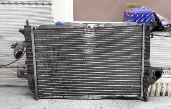 Opel Zafira B Coolant radiator 6311501E
