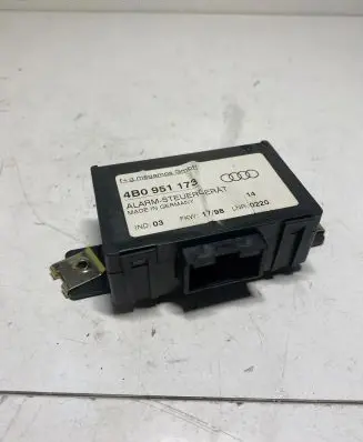 Audi A4 S4 B5 8D Alarm control unit/module 4B0951173