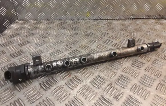 Mercedes-Benz A W169 Fuel main line pipe 6400701295 6110780449