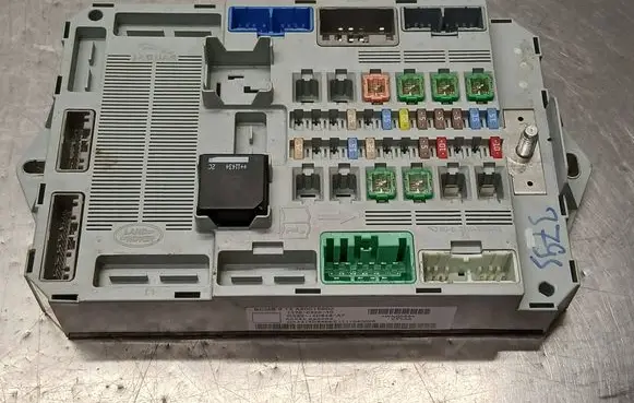Jaguar XF X250 Fuse module 7370032840 CX2314D628AF A50015602