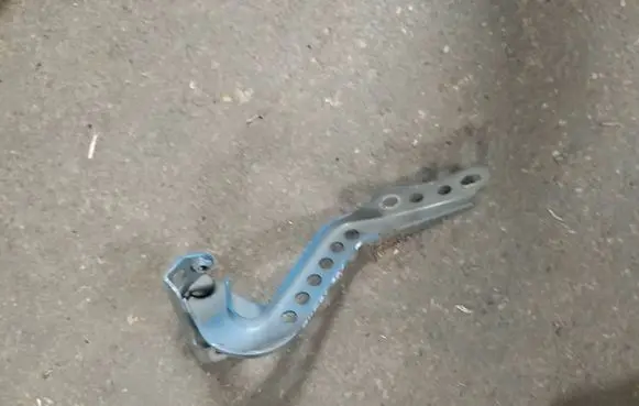 Peugeot 108 Engine bonnet/hood hinges