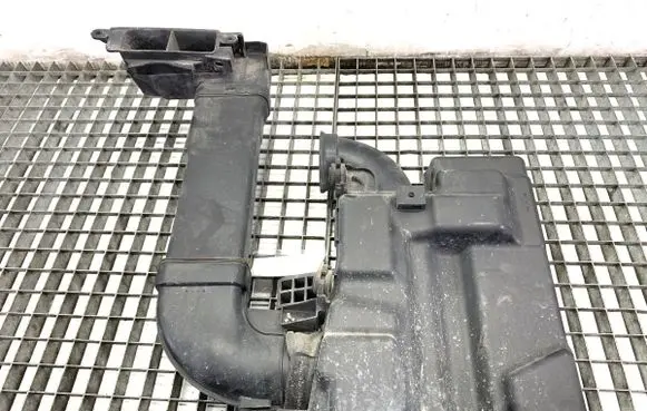 Hyundai i20 (GB IB) Air filter box 28220C8200