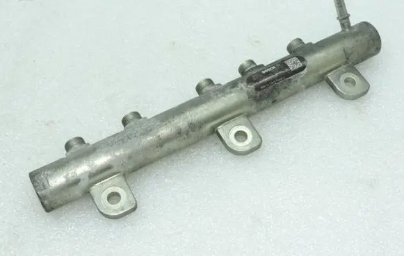 Chrysler Grand Voyager V Fuel main line pipe