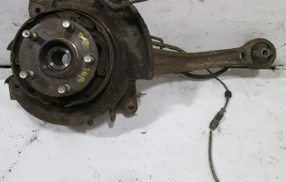 Subaru Outback Rear wheel hub spindle/knuckle 20252AG000 28473AG000