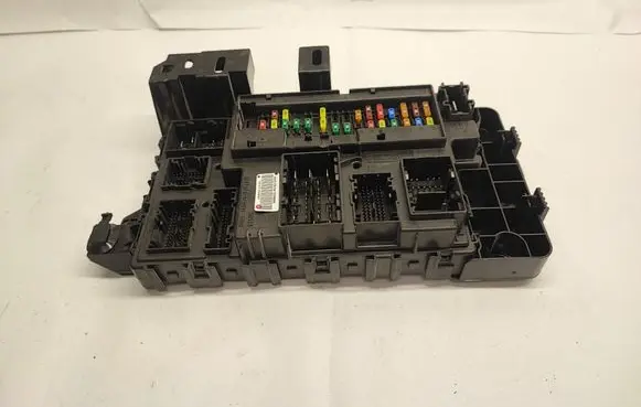 Ford Mustang VI Fuse module JR3T15604HFH