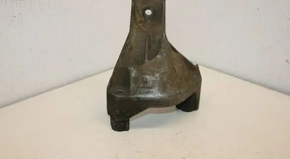 Opel Vectra B Engine mounting bracket 90497255