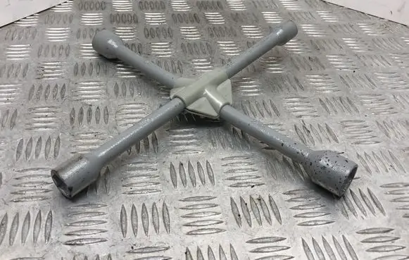 BMW 5 E60 E61 Wheel nut wrench 