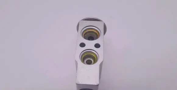 Mitsubishi Outlander Air conditioning (A/C) expansion valve 