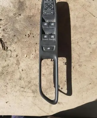 Renault Clio IV Quarter vent window switch 