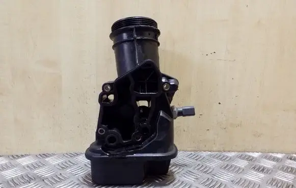 Skoda Octavia Mk2 (1Z) Oil filter mounting bracket 06F115397H
