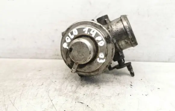 Volkswagen Polo EGR valve 038129637B