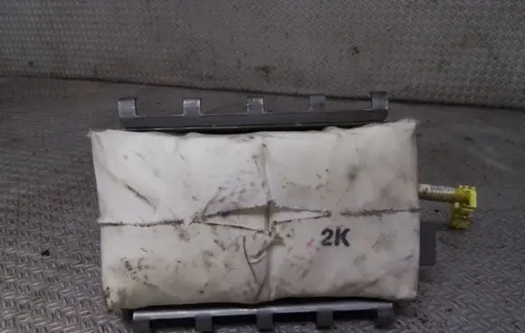 Toyota Prius (XW20) Passenger airbag 8214047020