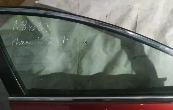 Mazda CX-7 Front door window glass four-door