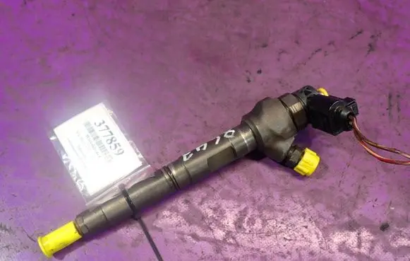 Volkswagen Golf VII Fuel injector