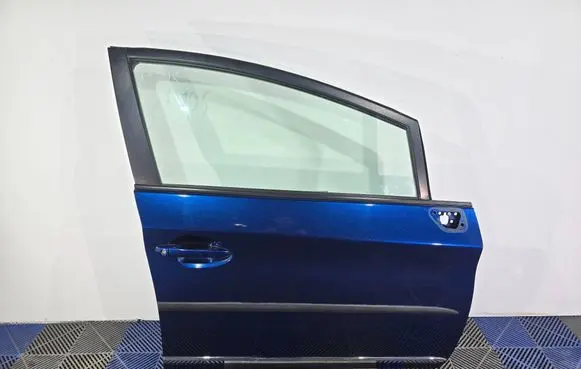 Toyota Prius (XW30) Front door PAINTCODE8T5