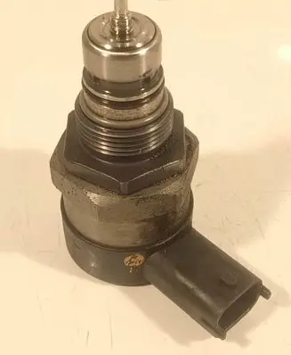 Ford Mondeo MK IV Fuel pressure regulator 9654748880 14809673 0281002803